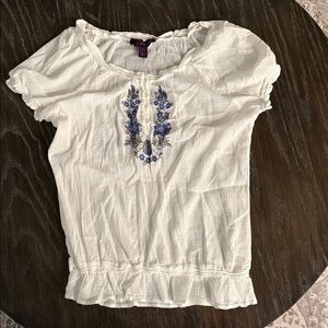 Gloria Vanderbilt White Short-Sleeve Blouse with Blue Floral Embroidery